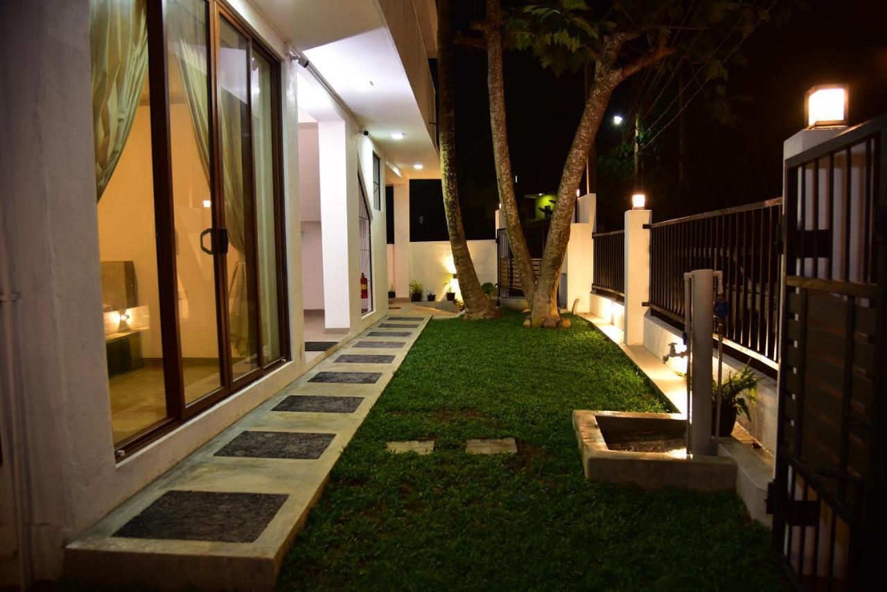 Lily Holiday Apartments ヒッカドゥワ エクステリア 写真