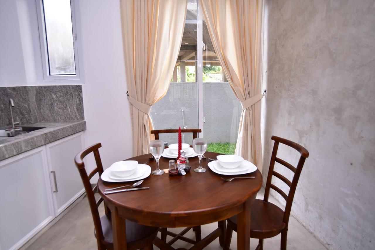 Lily Holiday Apartments ヒッカドゥワ エクステリア 写真