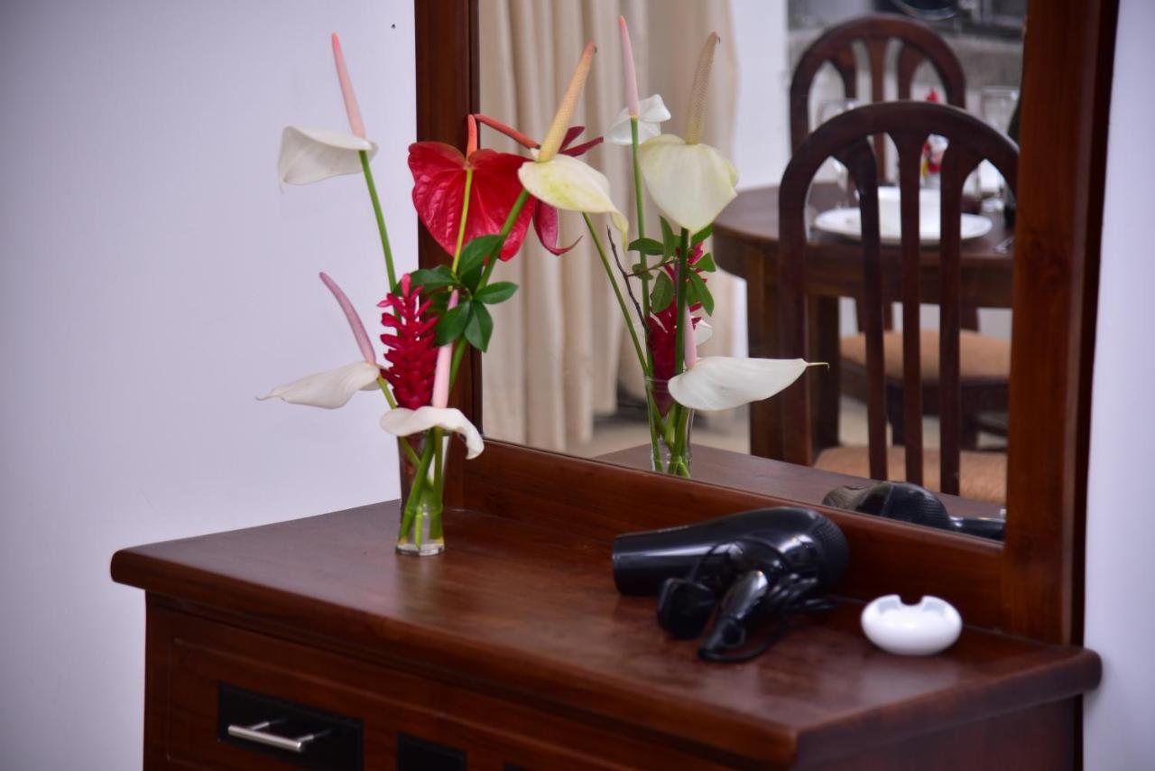 Lily Holiday Apartments ヒッカドゥワ エクステリア 写真