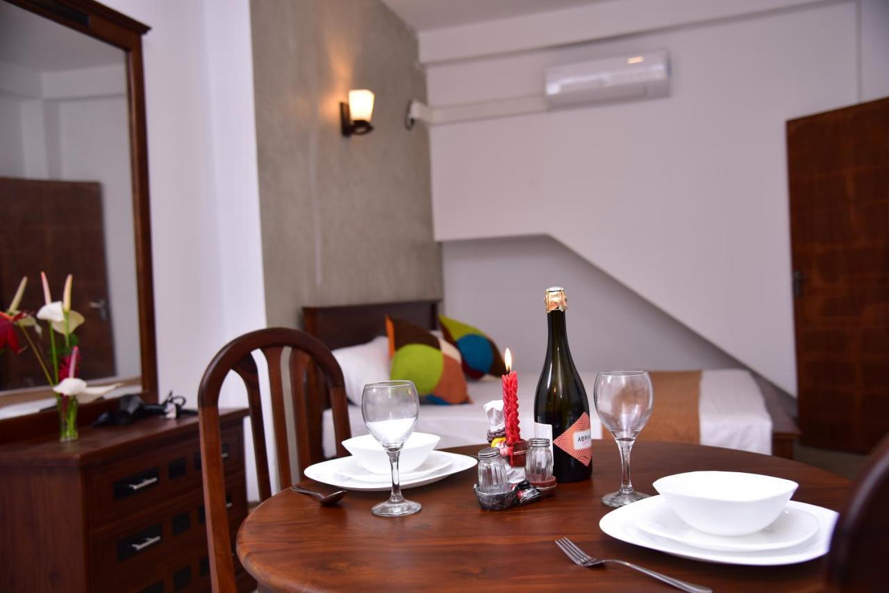 Lily Holiday Apartments ヒッカドゥワ エクステリア 写真